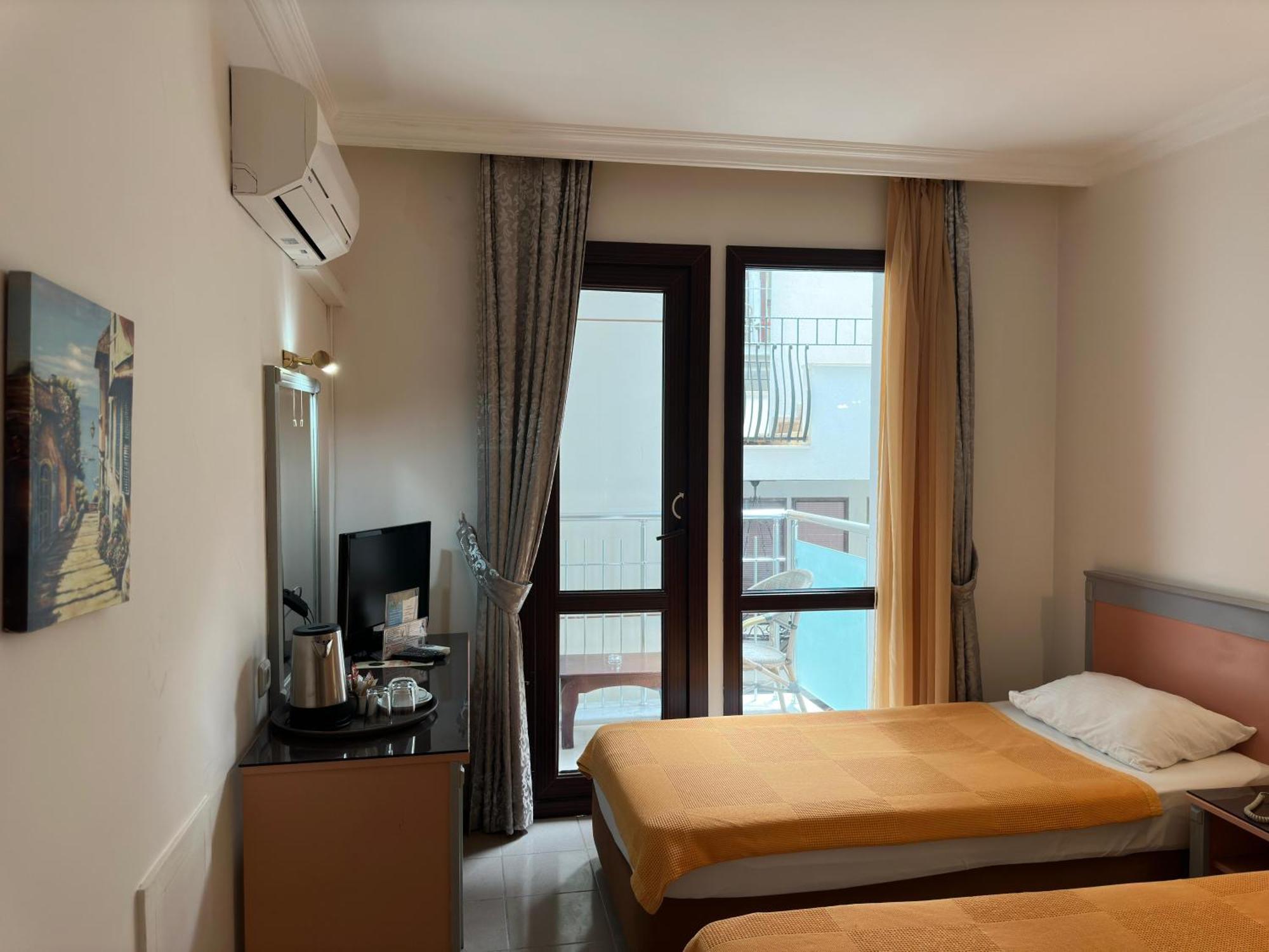 Ata Park Hotel Fethiye Esterno foto
